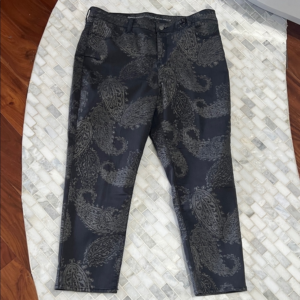 NWOT Chico’s Paisley Print Dark Gray And Silver Pants